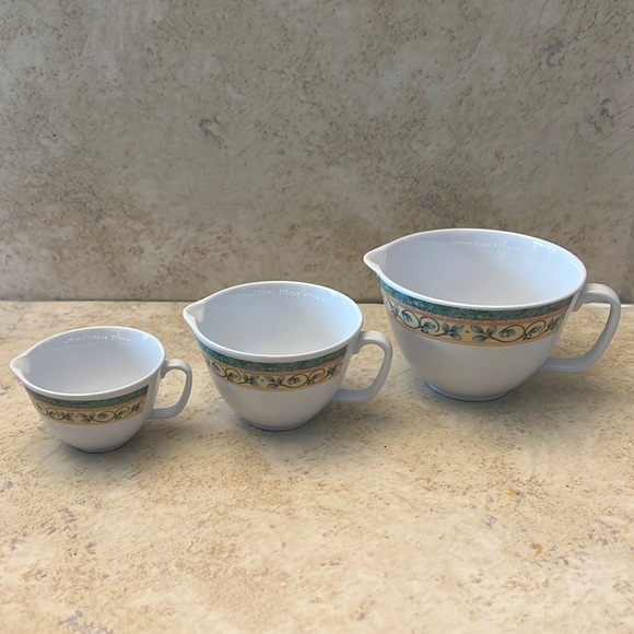 Pfaltzgraff French Quarter Set of 3 Nestling Measuring Cups - Picture 1 of 6